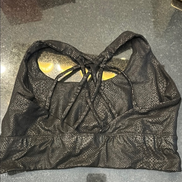 Black Criss-Cross Strap Bra with Moisture-Wicking Fabric - Picture 2 of 2